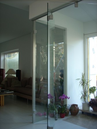 Felső függesztésű üveg harmonika ajtó 